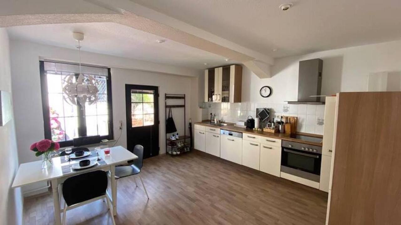 Oase Im Gruenen Hinterhof, Eg, Ruhe, Terrasse, Carport, Free Paytv, Kaffee&Tee, Fahrraeder Apartment Duisburg Ngoại thất bức ảnh