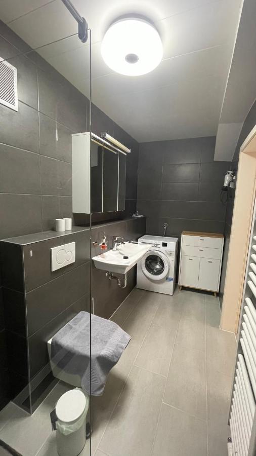 Oase Im Gruenen Hinterhof, Eg, Ruhe, Terrasse, Carport, Free Paytv, Kaffee&Tee, Fahrraeder Apartment Duisburg Ngoại thất bức ảnh