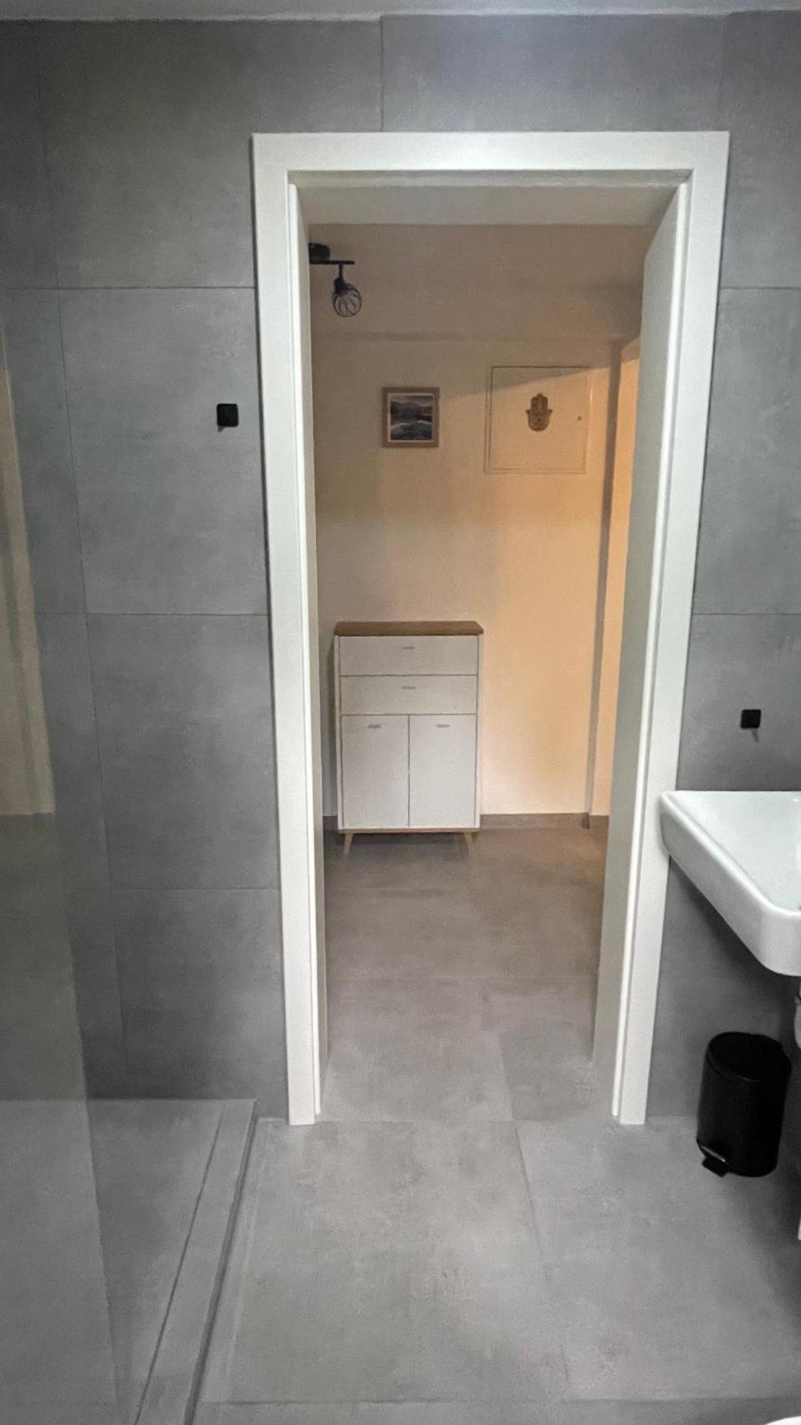 Oase Im Gruenen Hinterhof, Eg, Ruhe, Terrasse, Carport, Free Paytv, Kaffee&Tee, Fahrraeder Apartment Duisburg Ngoại thất bức ảnh